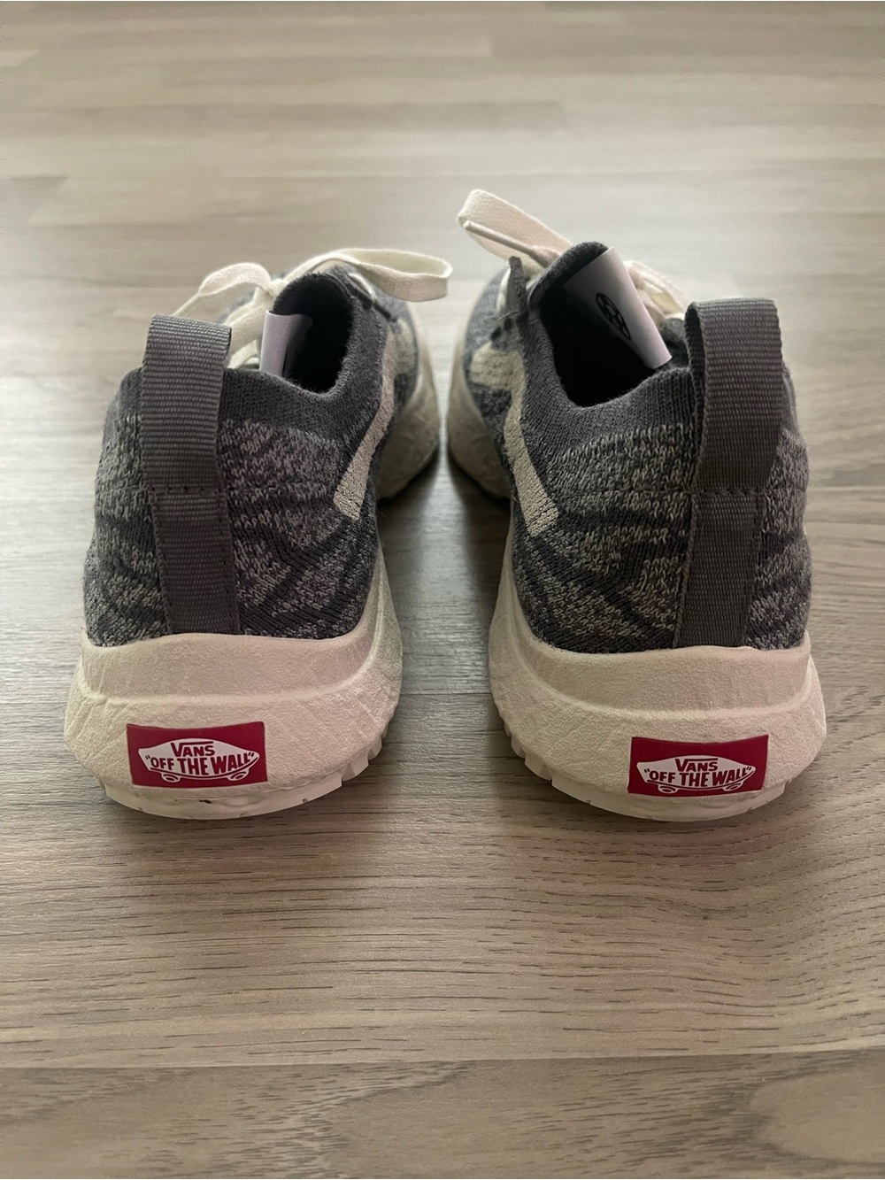 Vans UltraRange VR3 Gray and White Knit Runner Cork Cushion Sneakers Women’s 8.5 - Picture 5 of 6